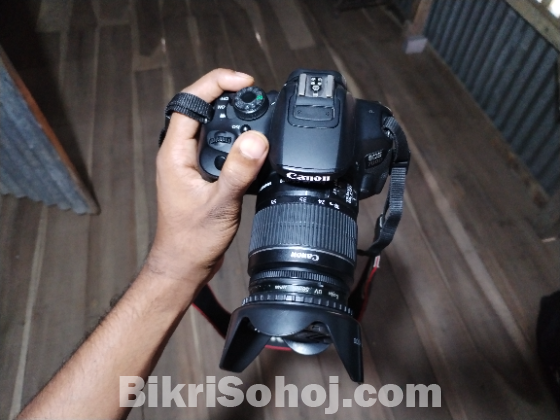 CANON 700D WITH 55/250 ZOOM LENS